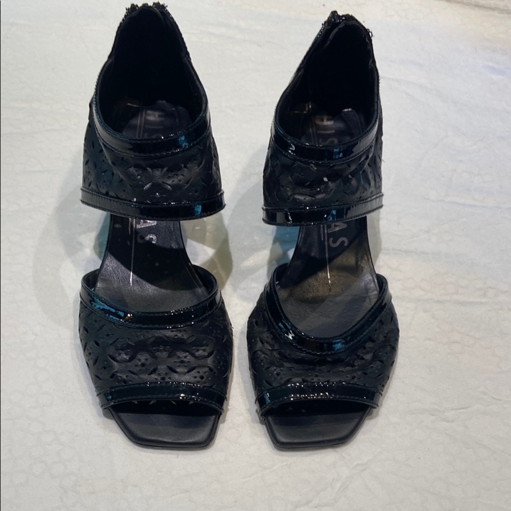 Elegant Black Heels with Breathable Straps